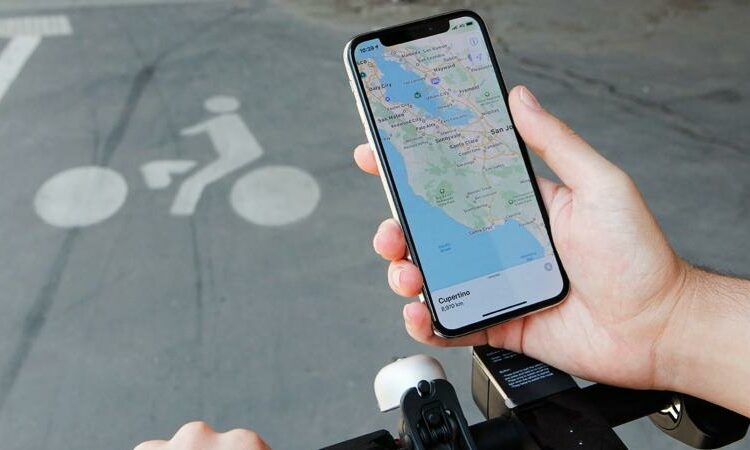 Apple Maps Goes Online to Compete with Google Maps