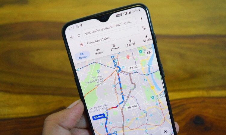 A new set of features has been launched in Google Maps in India, as well as reports about Android Auto incidents
