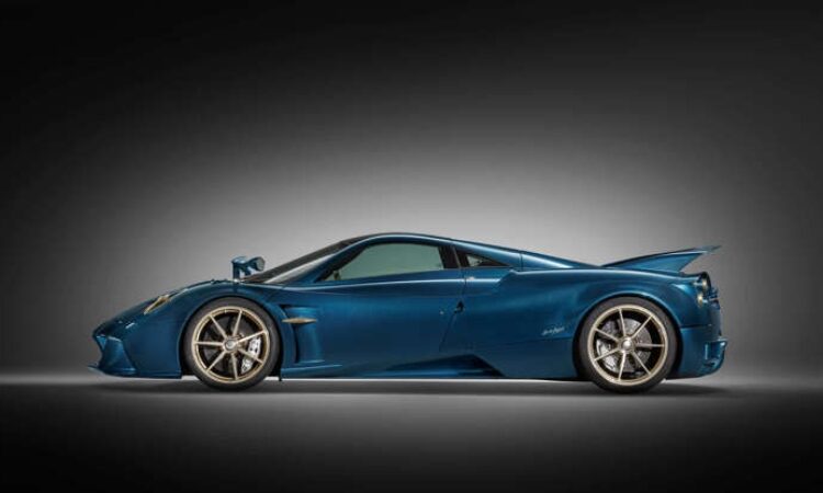 It’s finally here: the manual for the Pagani Huayra