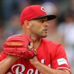 Nick Martinez accepts the Reds’ qualifying offer of $21.05 million